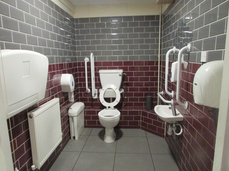 Prime Location, Highly Popular Free of Tie Bar in Bolton Manchester for Sale Photo 9