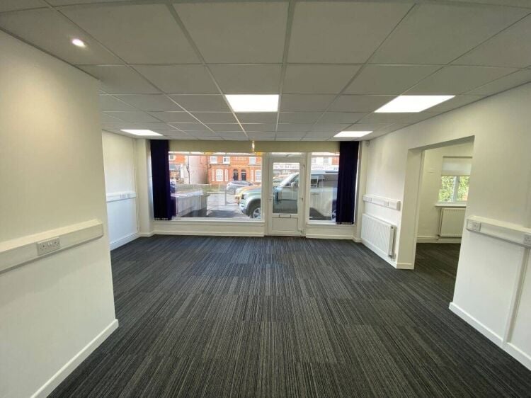 Ground Floor Commercial Premises with Yard at Rear to Let in Tilehurst, Reading, Berkshire Photo 9