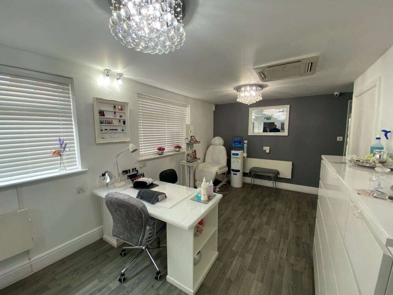 Turnkey Beauty Salon & Sun Tanning Space on Oxford Road, Reading Berkshire Photo 9