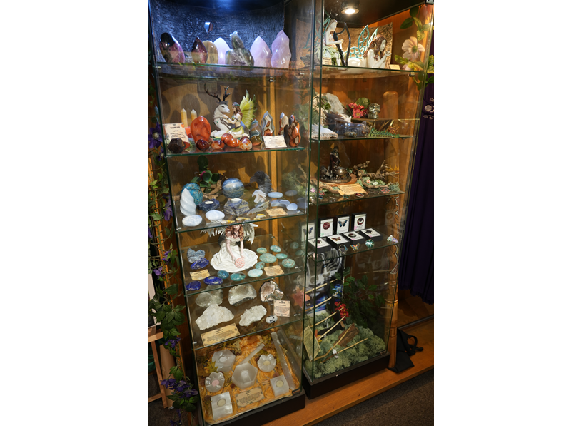 Charming Gift Shop Wildwood in Glastonbury Somerset Up for Sale Photo 9