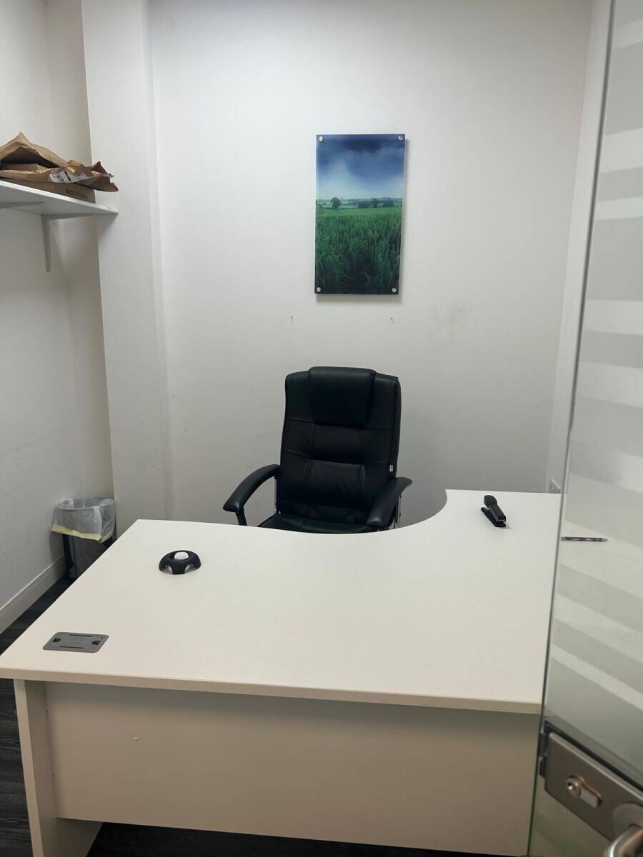 Newly Refurbished Large Office Space to Rent near Stirling Corner. Photo 9