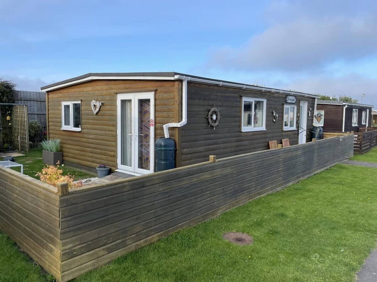 Prime Holiday Chalet in Bridlington with Stunning Sea Views for Sale Photo 9