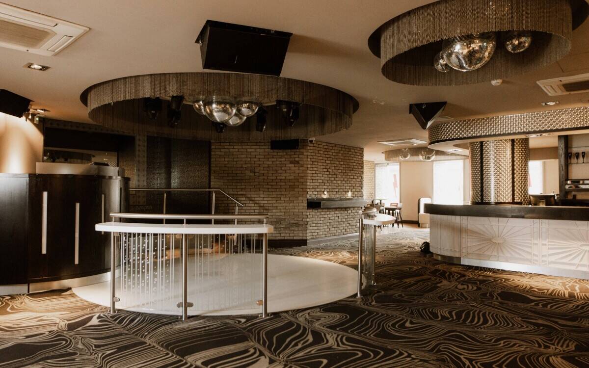 Top-Class Hotel, Bar, Restaurant, and Nightclub Opportunity in Wishaw, North Lanarkshire Photo 9