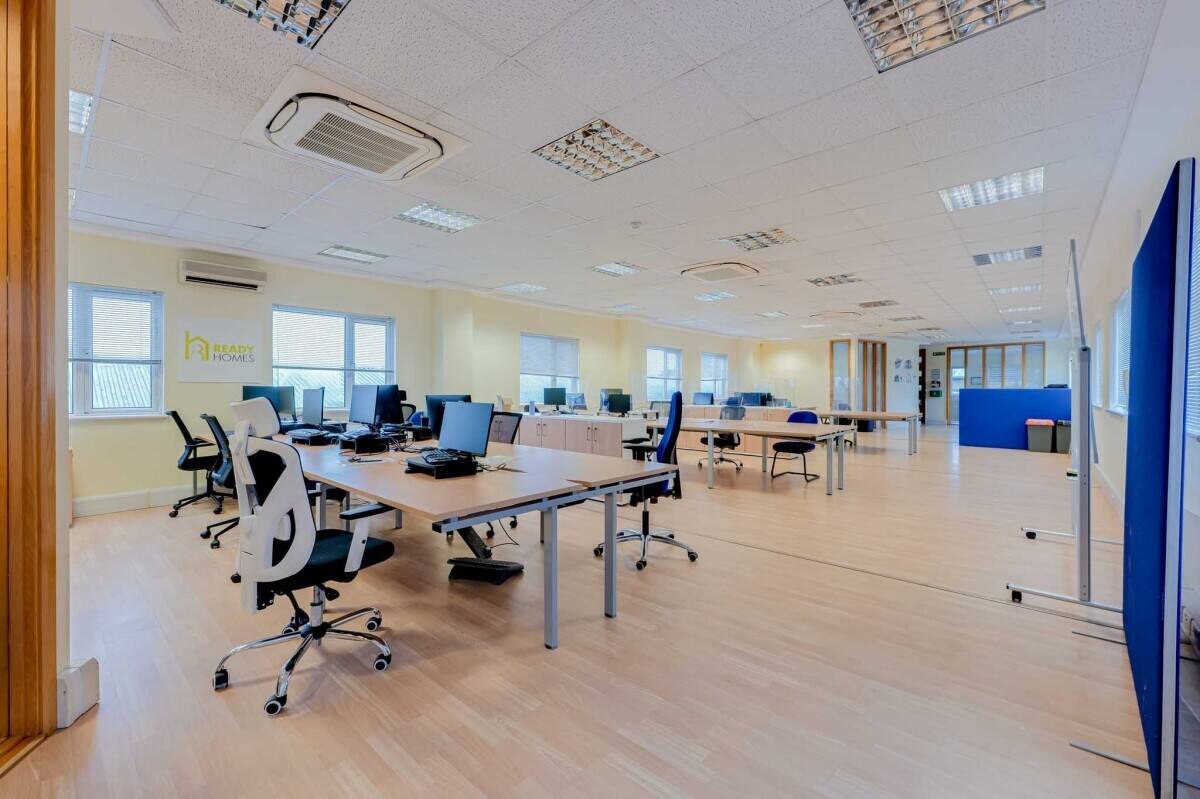Prime Office Industrial Investment Opportunity in Rayleigh, Essex - 12,896 sq. ft. Photo 9