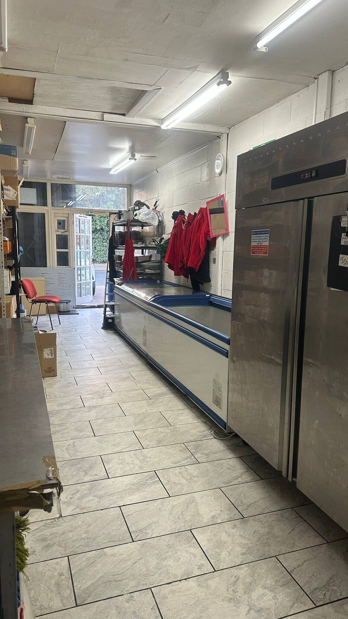 Leasehold Takeaway Premises in Purfleet Essex, Ideal for Multiple Businesses Photo 9