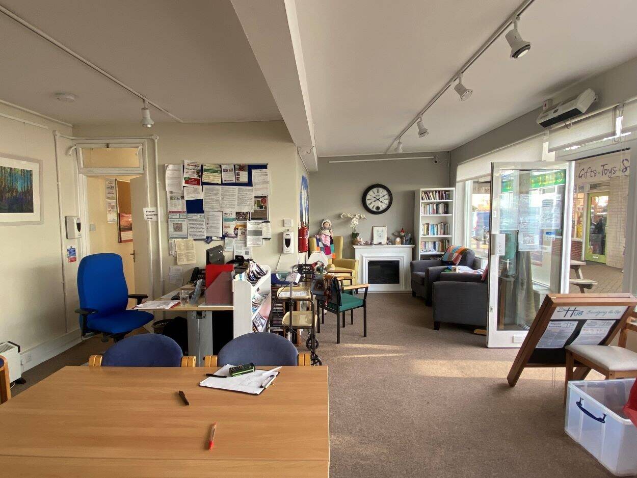Spacious Commercial Premises To Let in Goring On Thames in Shopping Arcade Photo 9