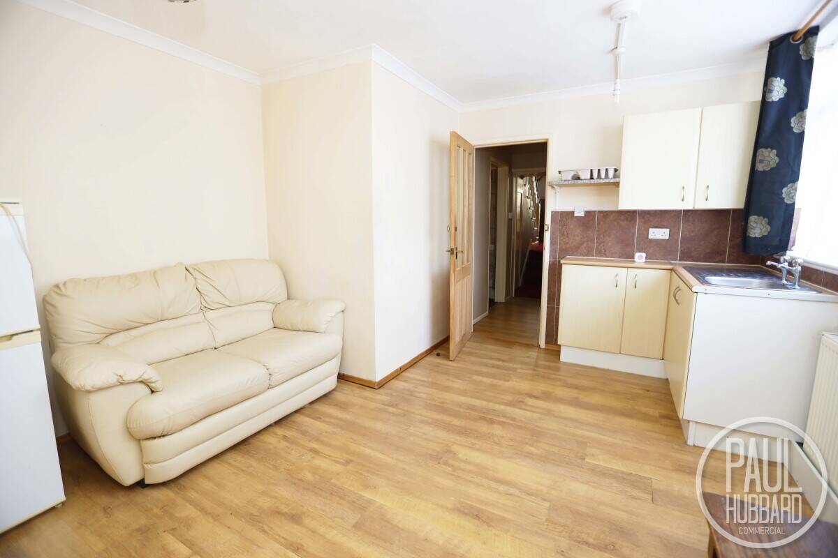 Prime Seaside Restaurant with Expansive 5-Bedroom Residential Accommodation in Great Yarmouth Photo 9