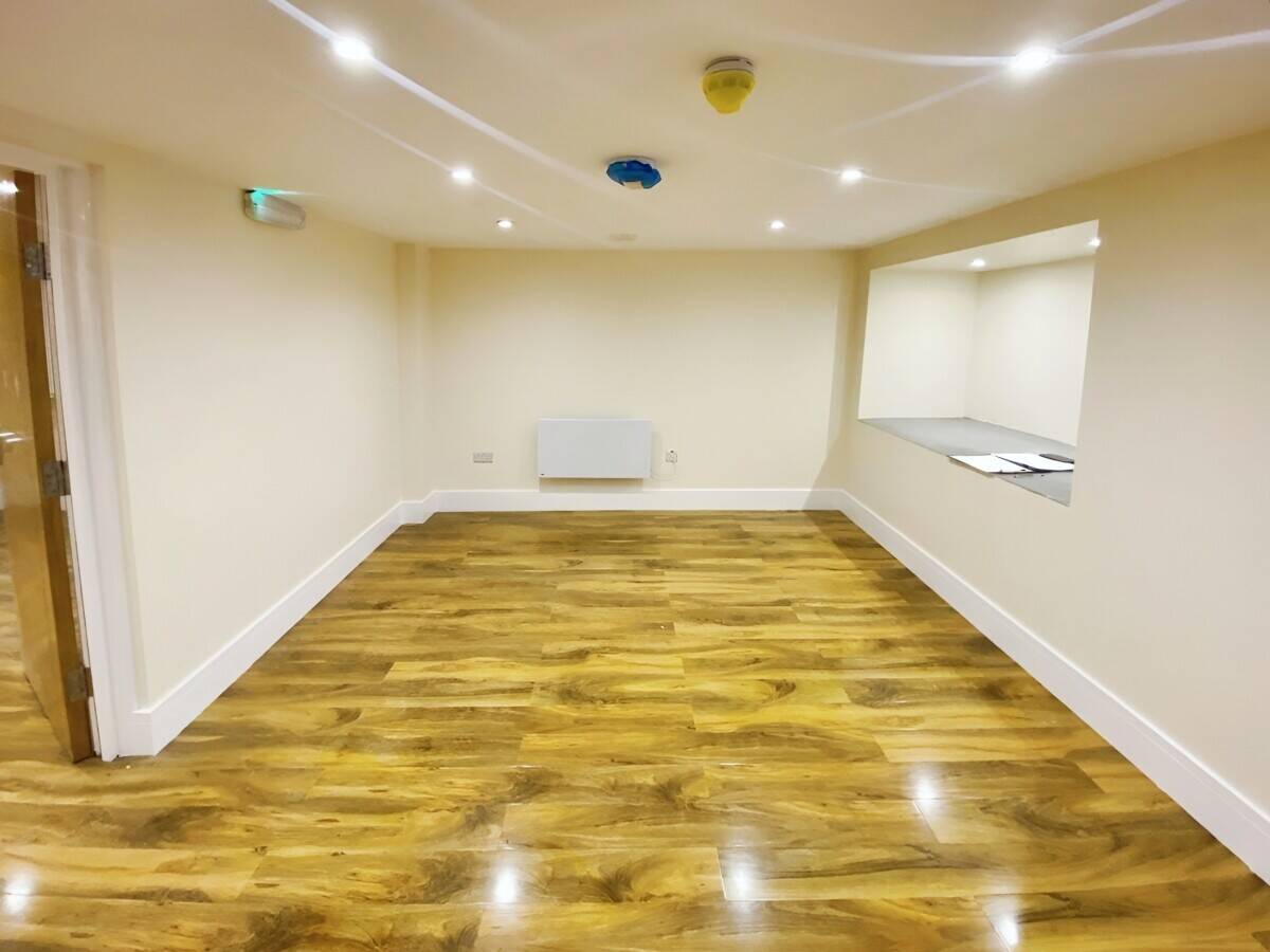 Refurbished Motor Showroom and Workshop To Let in Reading, 37 Erleigh Road - Available Immediately Photo 9