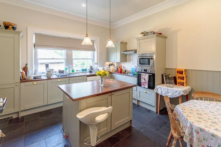 Majestic Property with Income Potential and Sea Views in Bournemouth Dorset Photo 9