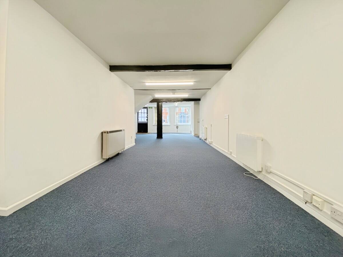 Prime E-Class Commercial Space Available for Rent in Central Reading, Berkshire Photo 9
