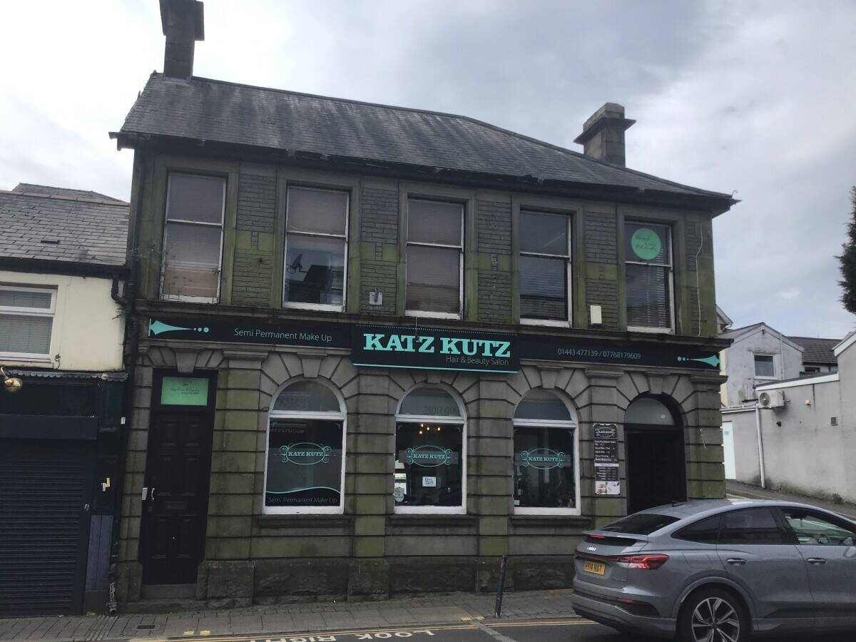 Two Prominent Mixed-Use Investment Properties in South Wales Valley Town Photo 9