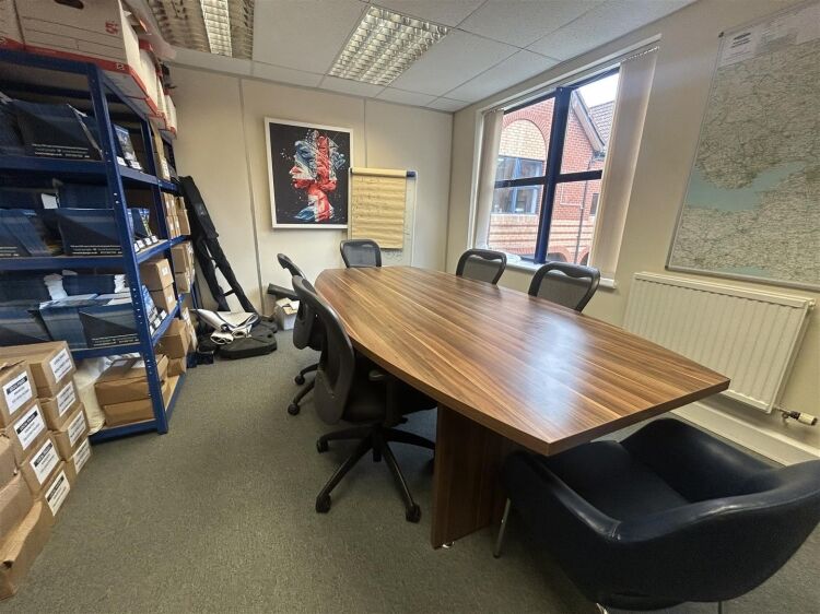 Modern Open-Plan First Floor Offices with Parking in Bristol Photo 9