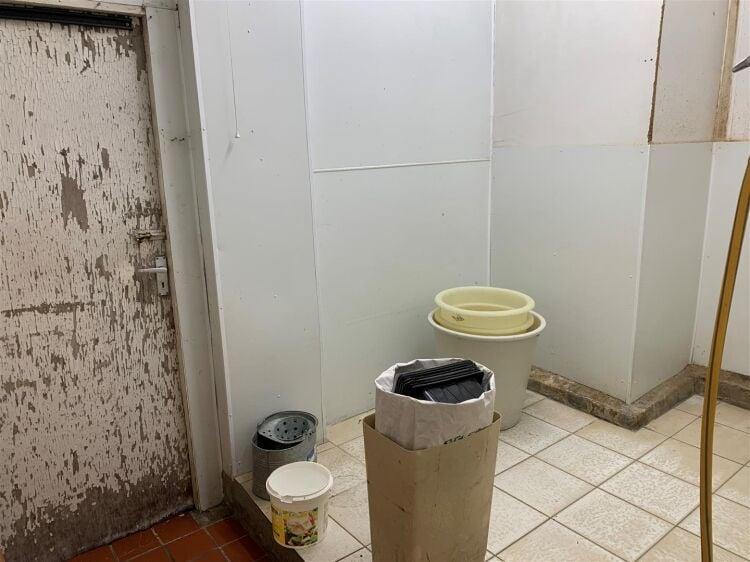 Prime Location Takeaway Shop for Rent on Bustling Filton Road, Bristol Photo 9