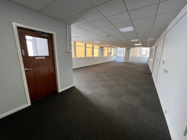 Prime Single Storey Industrial Unit with Large Forecourt Available for Rent in Bristol Photo 9