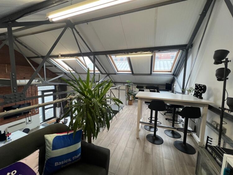 Upgrade Your Business with a Spacious, Well-Presented Unit in Bristol's Vibrant Paintworks Photo 9