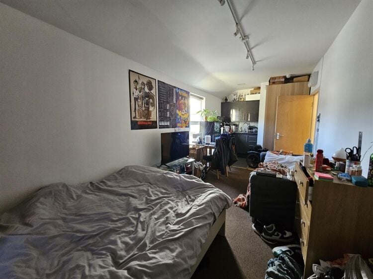 Substantial, Fully Let Mixed-Use Investment Property for Sale in Bristol Photo 9