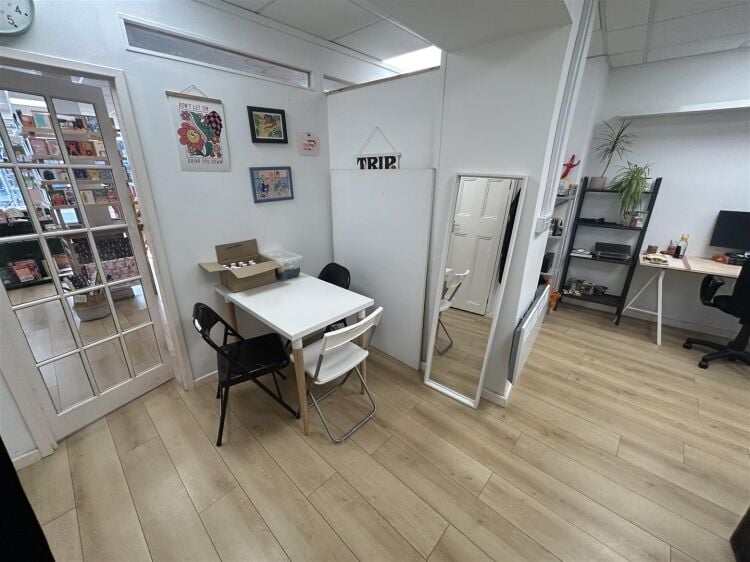 Grade II Listed Retail Unit with 930 sq ft Shop Space Available to Rent on Old Market Street, Bristo Photo 9