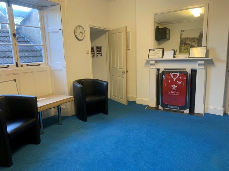 Prime Grade II Retail and Residential Property for Sale in Clevedon, Somerset Photo 9