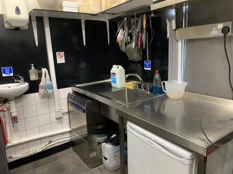 Well presented café comprising approximately 548 sq ft situated on gloucester road. the premises is available to let on an effectively new full repai Photo 9