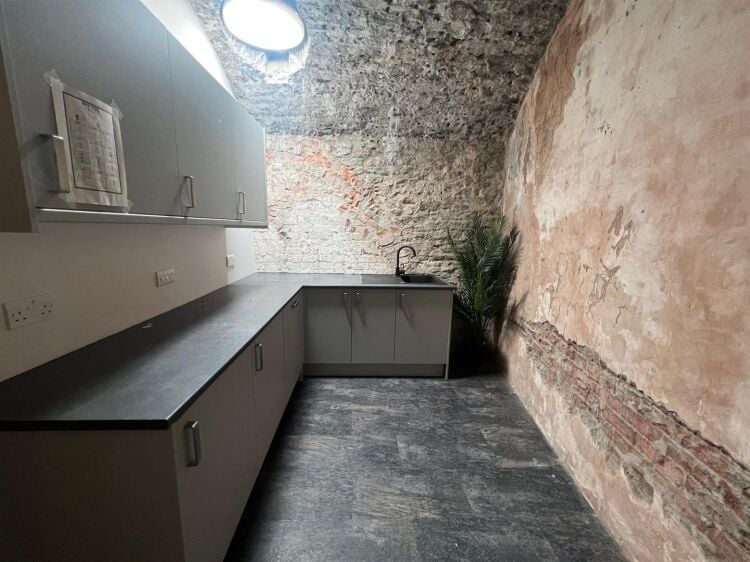 Contemporary ground floor commercial unit in prestigious mixed-use development in central Bristol Photo 9