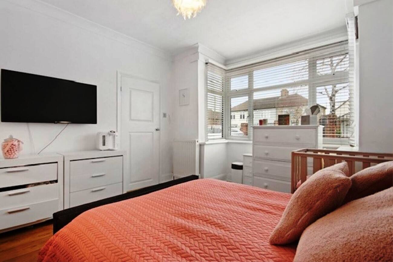 Freehold Cattery with 17 Air-Conditioned Pens in Romford London Photo 9