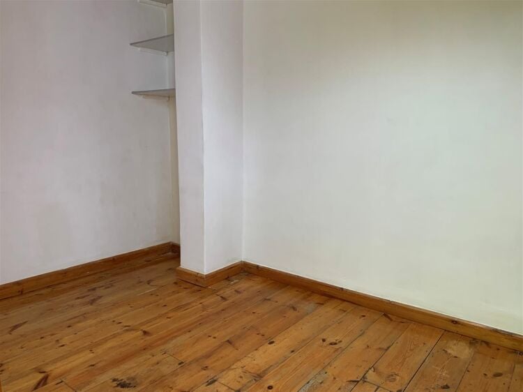 This ground floor retail unit offers approximately 360 sq ft of space and situated on kinsale road in the suburb of whitchurch. the shop would suit a Photo 9