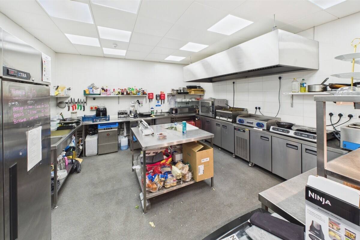 Commercial investment property for sale in Southend on Sea Essex with a licensed coffee shop Photo 9