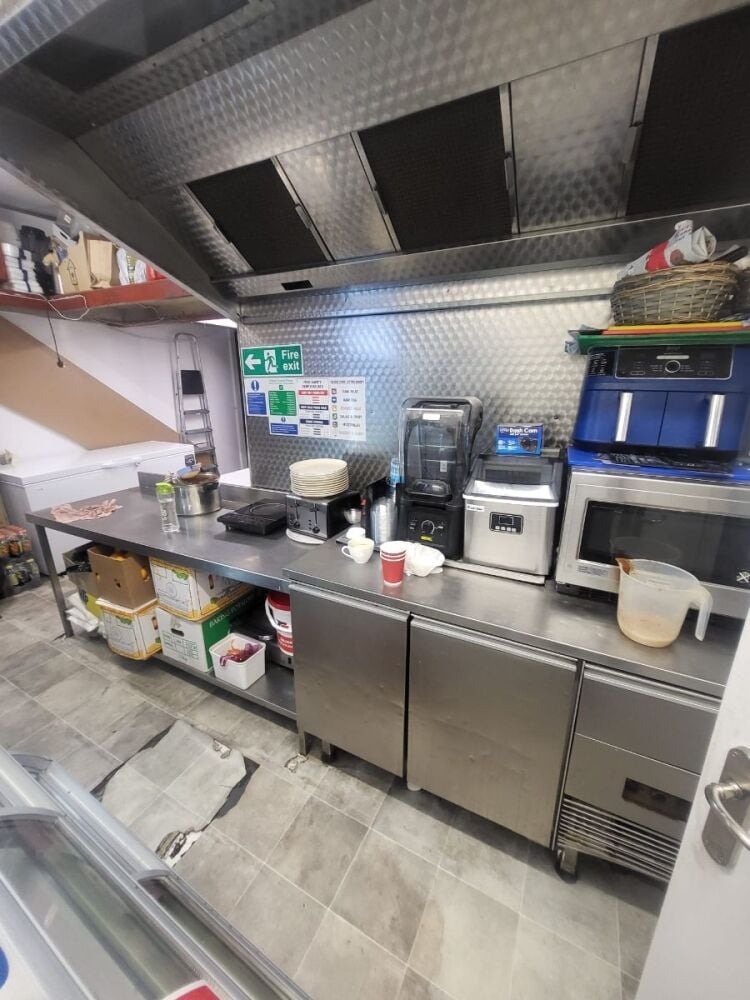COFFEE SHOP, FAST FOOD & DRY CLEANERS BUSINESS FOR SALE IN EAST LONDON WITH REF CS0665 Photo 9