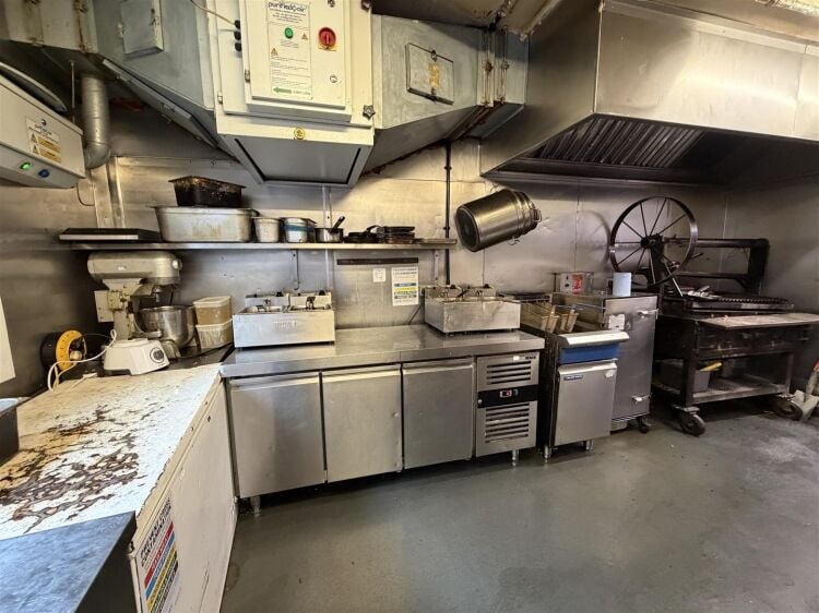 Stylish restaurant with basement in vibrant Colston Street, Bristol, offering 1,392 sq ft of space Photo 9
