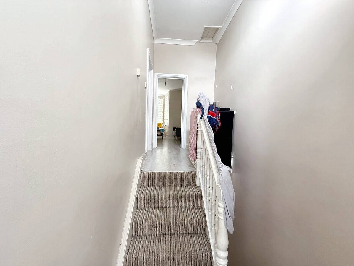 Freehold Semi Commercial Property with 2 Bed Flat for Sale in Acton London Photo 9
