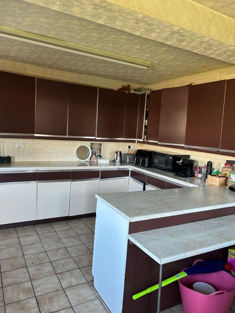 Convenience Store with Residential Space for Sale in Coventry, West Midlands Photo 9