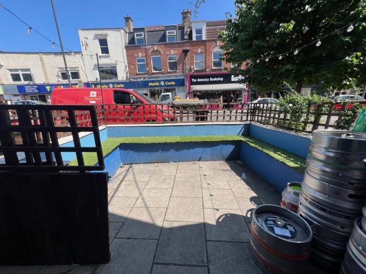 A microbrewery of approximately 464 ft² benefiting from an alcohol premises license and beer pumps. the shop is situated in a position position o Photo 9