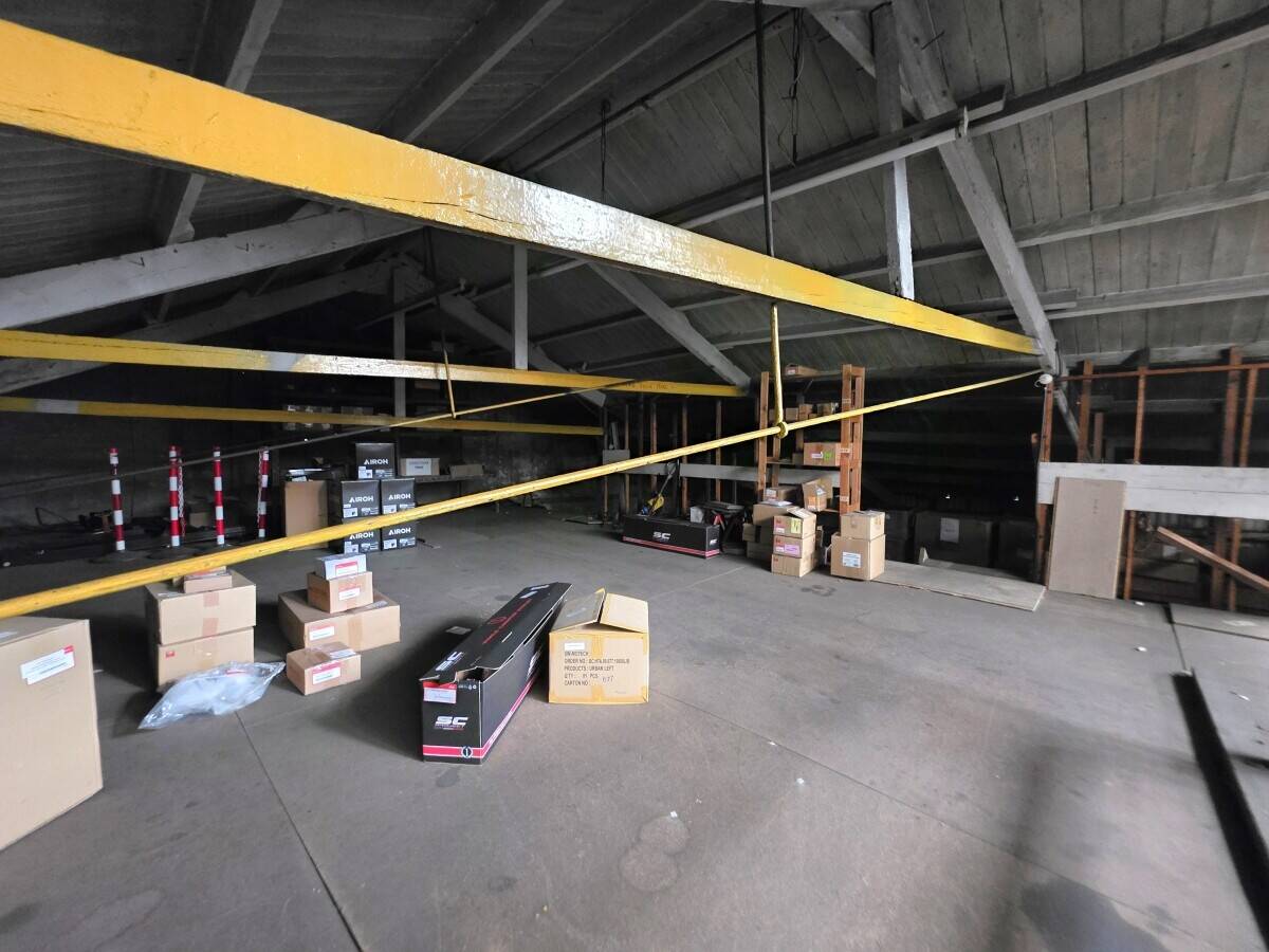 INDUSTRIAL UNIT APPROX. 7,000 SQ. FT. Photo 9