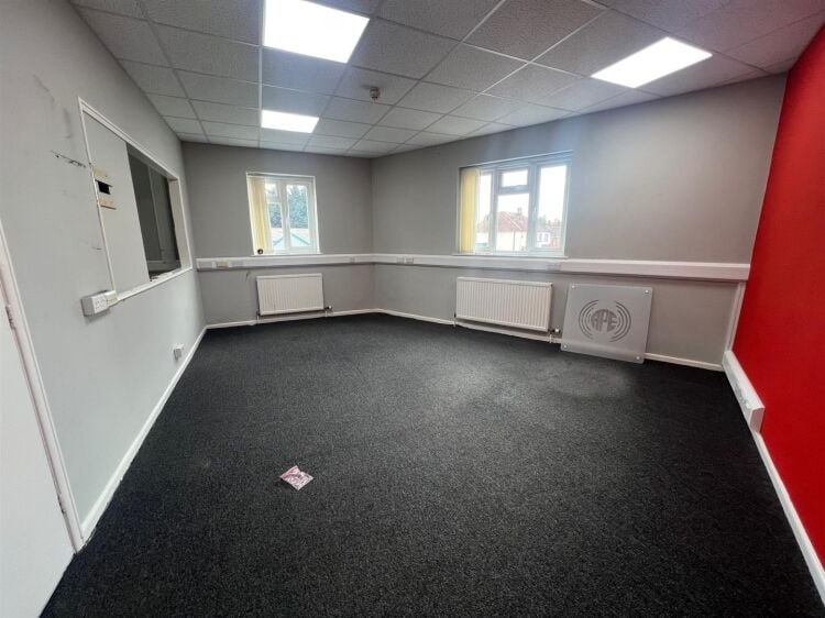 Two-storey office with ground floor workshop in Bristol measuring 3,214 ft² available for lease Photo 9