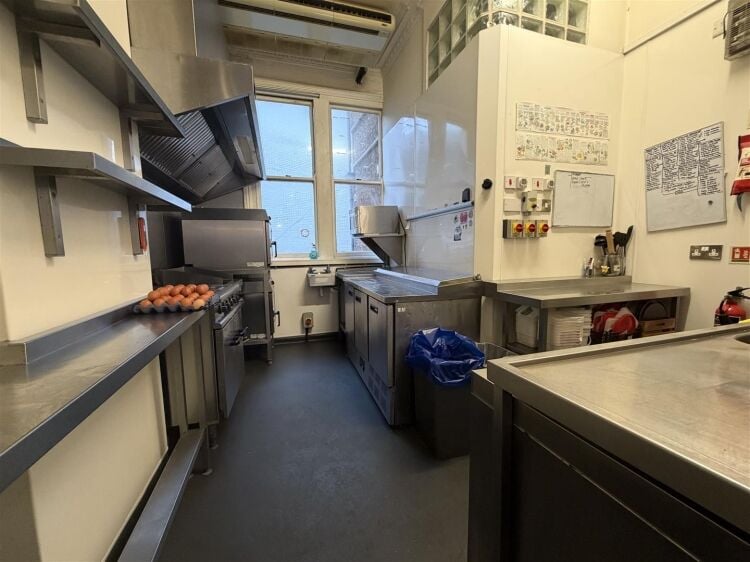 Café with customer seating and kitchen in Bristol, includes sublet basement yoga studio Photo 9