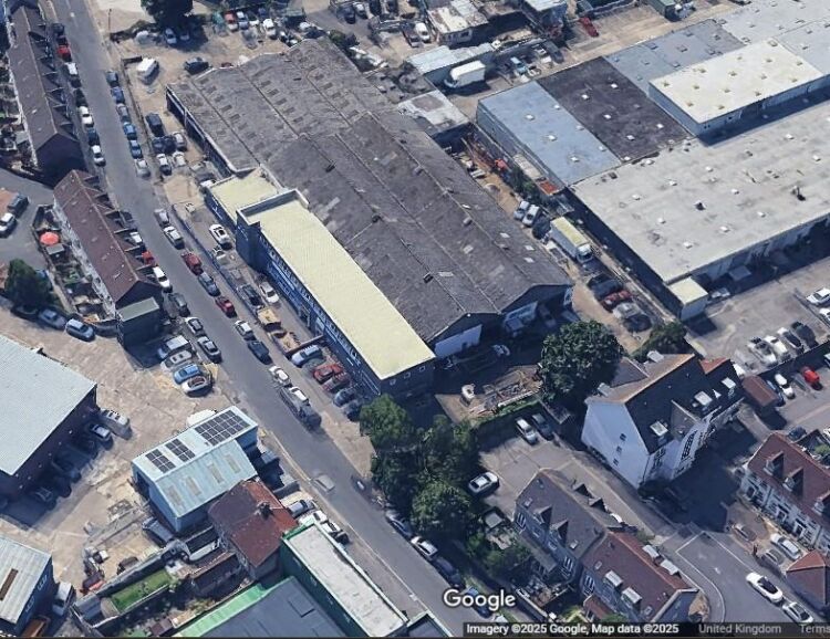 Industrial unit of 8,832 sq ft in Kingswood, Bristol near shops and amenities on Regent Street Photo 9