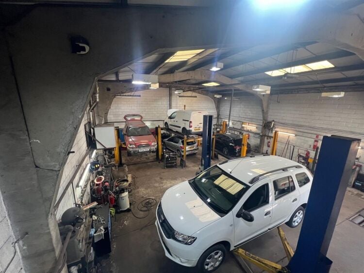 Vehicle repair business for sale in Bedminster, Bristol with comprehensive equipment included Photo 9