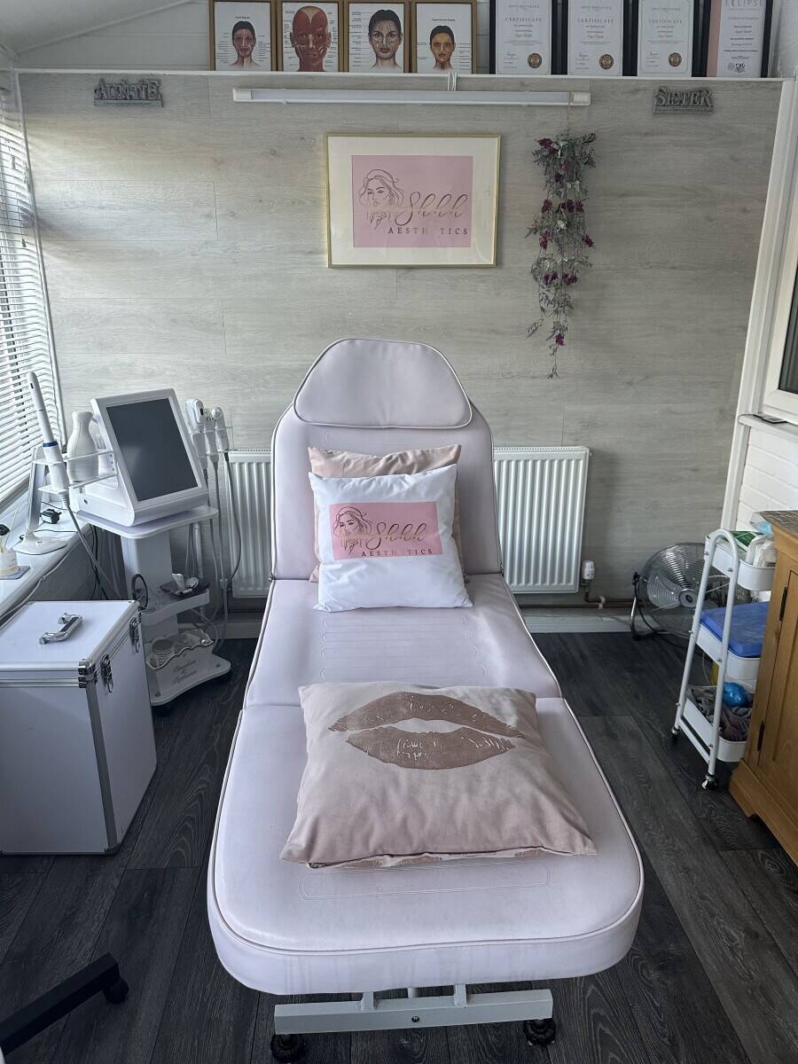 Freehold salon and beauty room with 3 bedroom accommodation in Ashford Kent available for sale Photo 9
