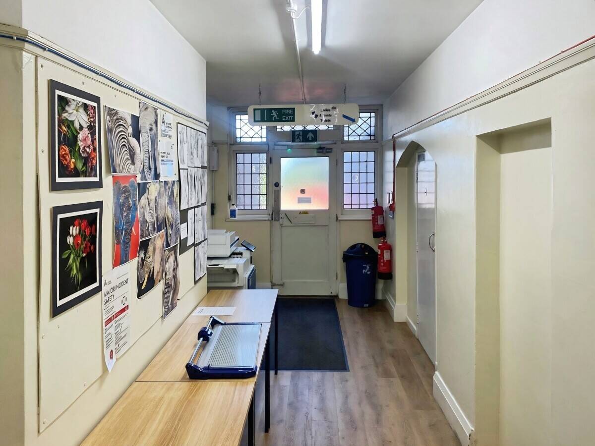 Second-floor offices with parking and shared facilities in Earley, Reading for lease Photo 9