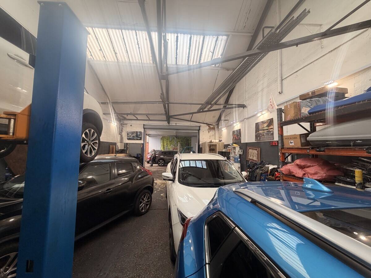 Industrial garage unit in Park Royal London with warehouse and three car ramps available for sale Photo 9