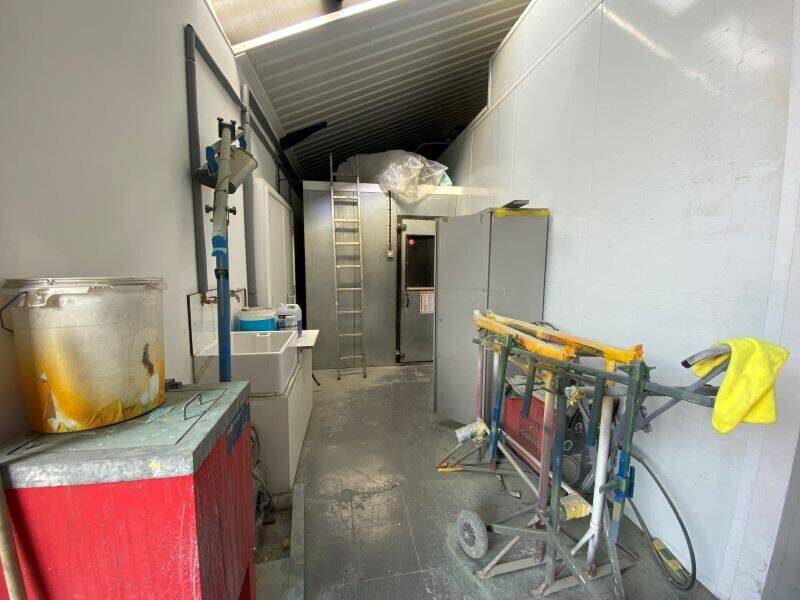 Industrial unit approximately 3,600 sq. ft. available in Benfleet Essex with ample parking Photo 9
