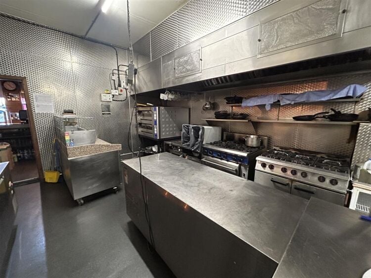 Well-presented restaurant for sale in Bristol with indoor and outdoor seating options available Photo 9