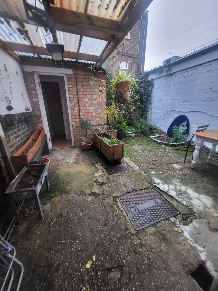 Hair Salon for Sale in North London with Local Clientele and Growth Potential Photo 9