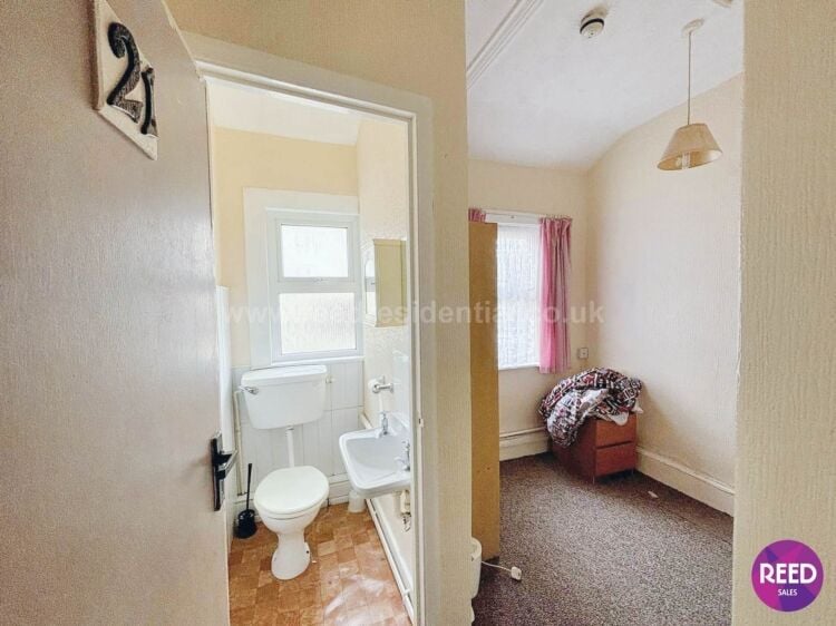 17-Bedroom Grosvenor Hotel Property for Sale in Rochford Essex with Conversion Plans Photo 9