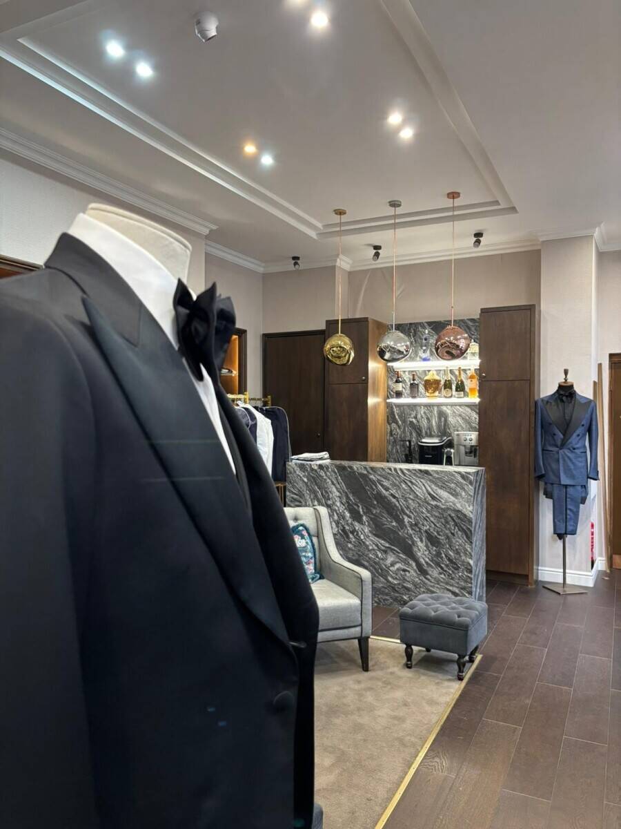 Men's Tailoring Shop for Sale in the City of London Near Bond Street Photo 9