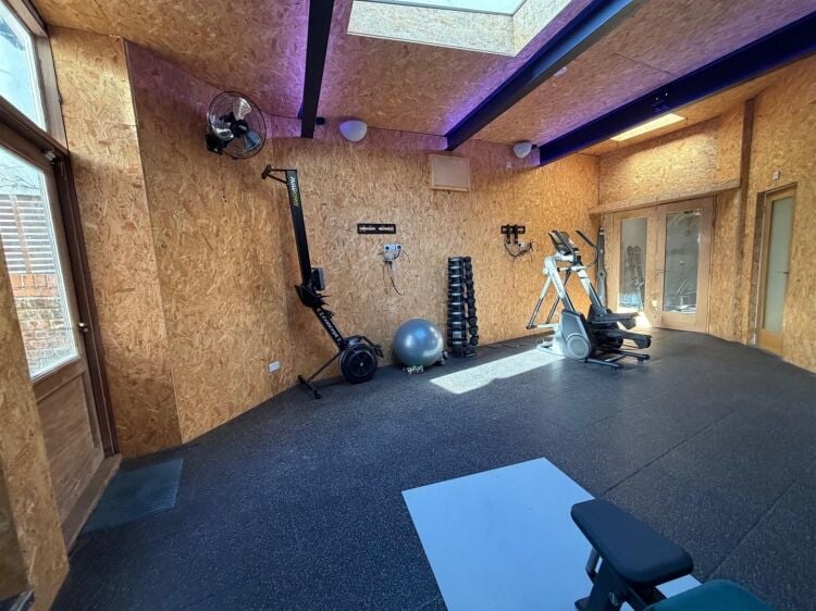 Versatile 1,400 ft² studio space for sale in Bristol with gym and garden amenities Photo 9