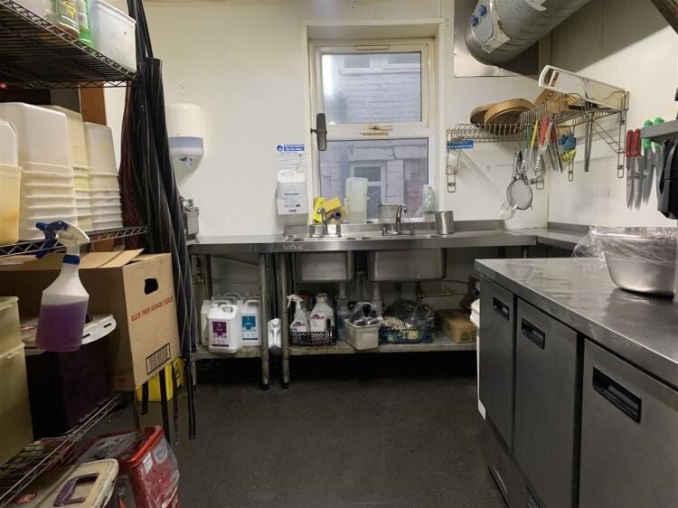 Ground floor restaurant café for sale in Bristol with basement storage and city centre access Photo 9