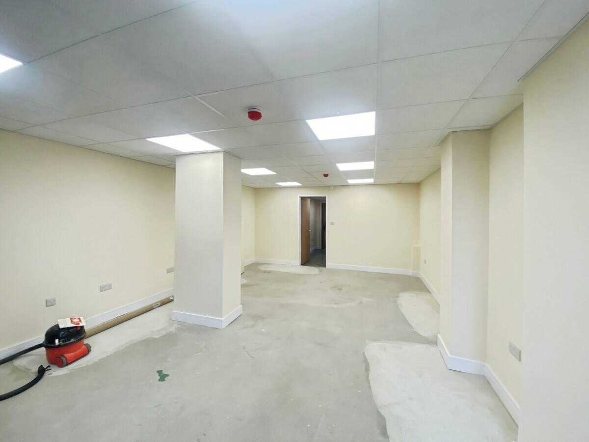 Refurbished E-Class Unit For Sale in Tilehurst, Reading, Berkshire on Busy Parade Photo 9