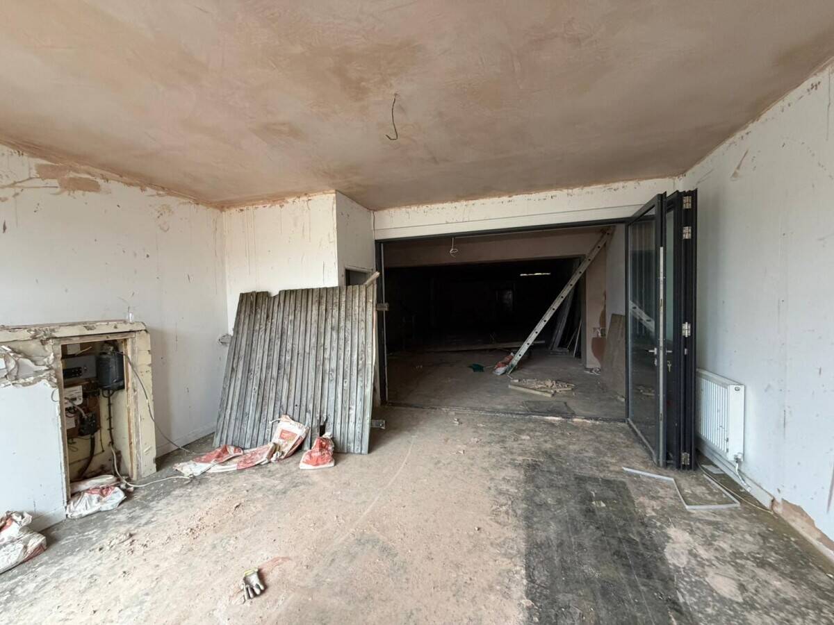 Two Retail Units For Sale in Ashford Surrey with Flexible Spaces Available Photo 9
