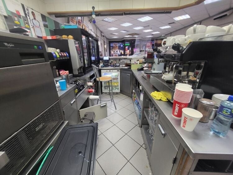 50 Years Long Established Franchise Fast Food Business for Sale in South London with Ref: CS0779 Photo 9
